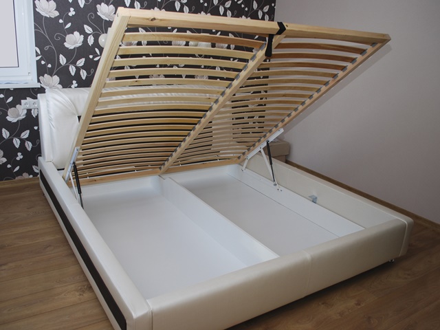 跳ね上げ式のベッドのイメージ