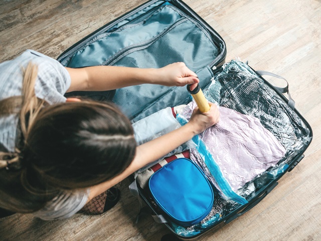 スーツケースに入れた圧縮袋のイメージ
