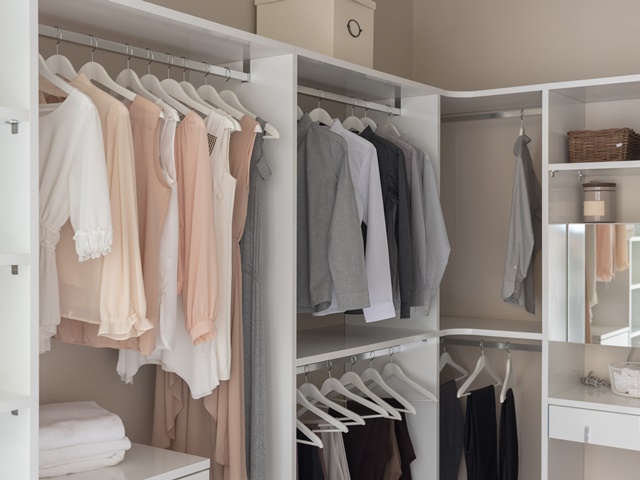 クローゼットにカーペットを収納する