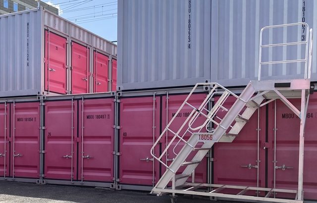 屋外型トランクルームの2階はどうやって利用する？ | トランクルーム 