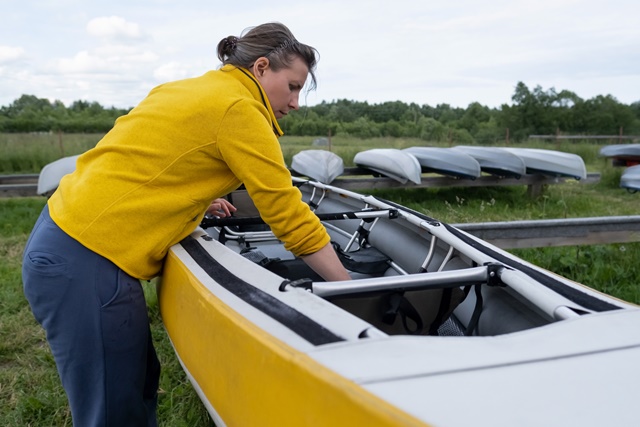 カヤックを洗う