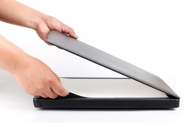 パンフレットをデジタル保存するイメージ