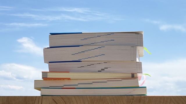 使わない教科書の収納アイデアやコツを紹介。保管時の注意点も解説