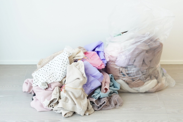 大量の洋服をスッキリ片付けるための4ステップ