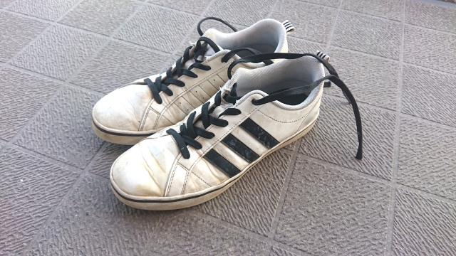 スニーカーが保管中に劣化してしまう原因