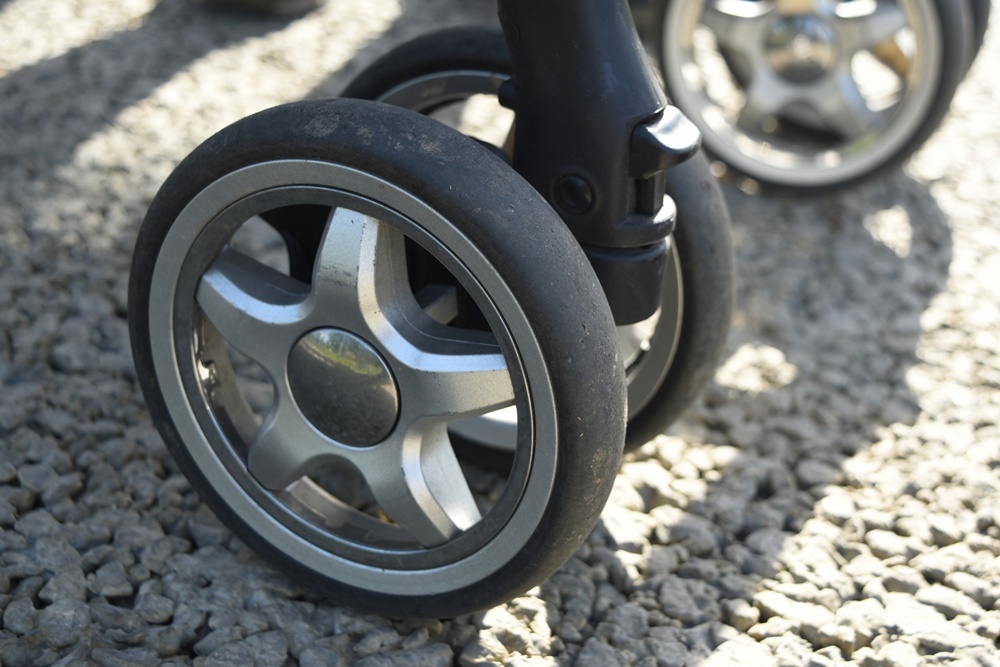 ベビーカーを収納する際に気を付けたいポイント