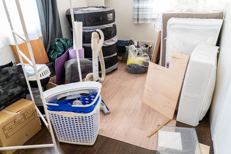 引っ越しの荷物が多い部屋