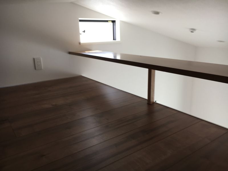 少し薄暗いロフト