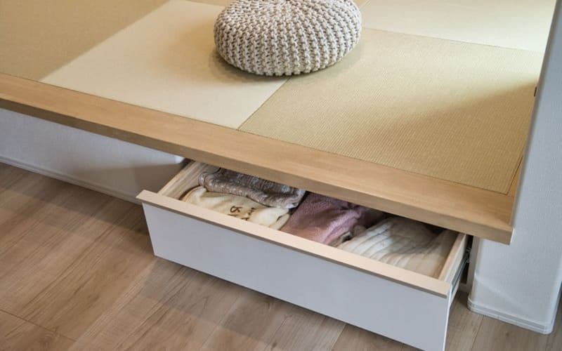 畳の下の収納スペース