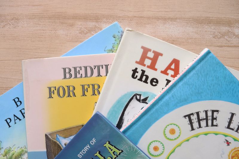 英語でタイトルが書かれた絵本