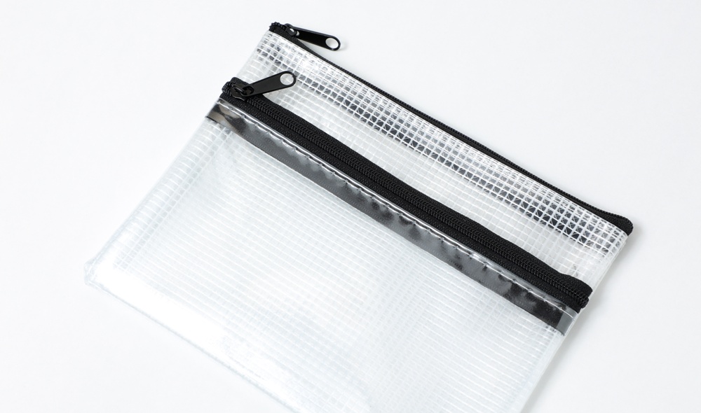 小物収納にビニールポーチ