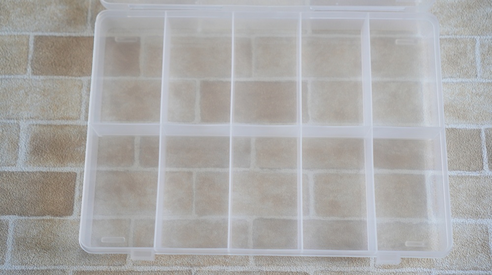 小物収納に仕切りケース