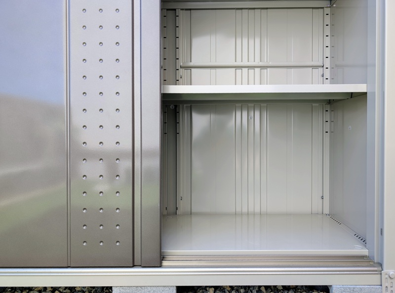 何も物が置かれていない物置