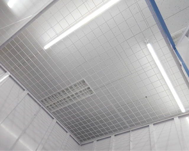 メッシュ構造の天井