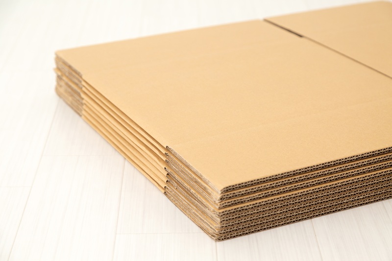 未使用の組み立てる前の段ボール