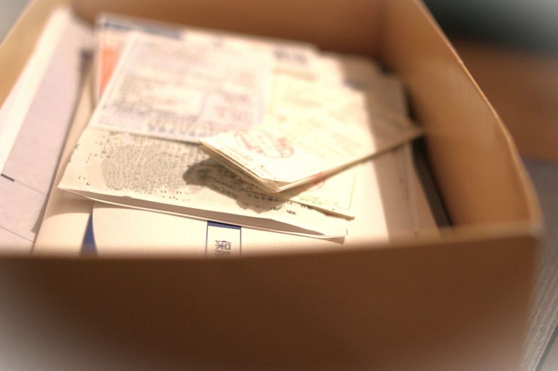 段ボールに入った書類