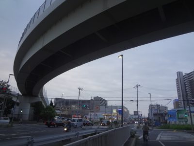 八潮駅と駅前にあるショッピングモールのフレスポ八潮