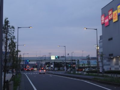 フレスポ八潮の横の道路から高速道路