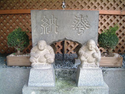 がまんさまの像