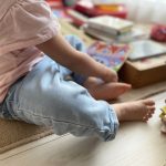 部屋に散らかるおもちゃ