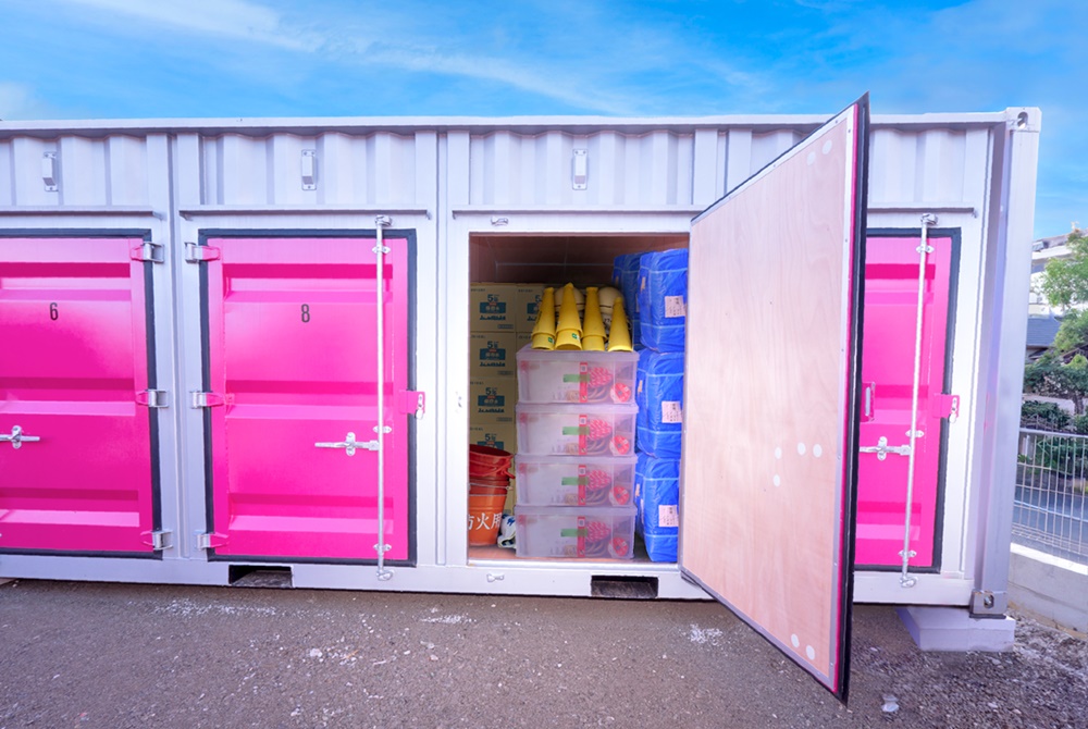 屋外型トランクルームに防災グッズを収納する